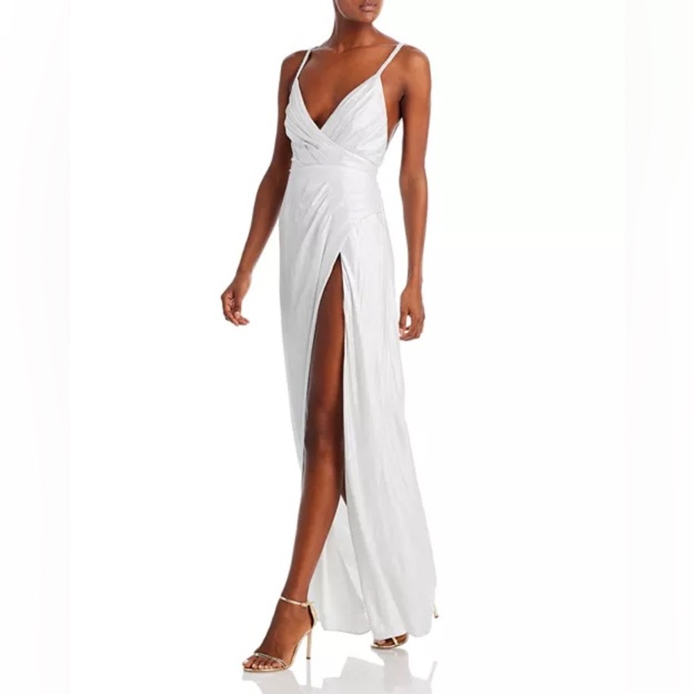 Retrofete
Yesi Pleated Lamé Gown